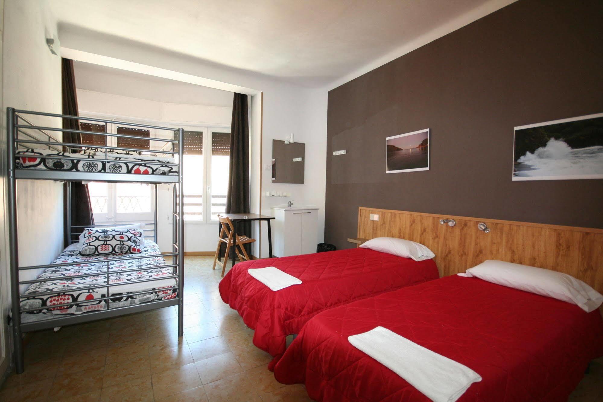 Hostal Juventus Portbou Εξωτερικό φωτογραφία