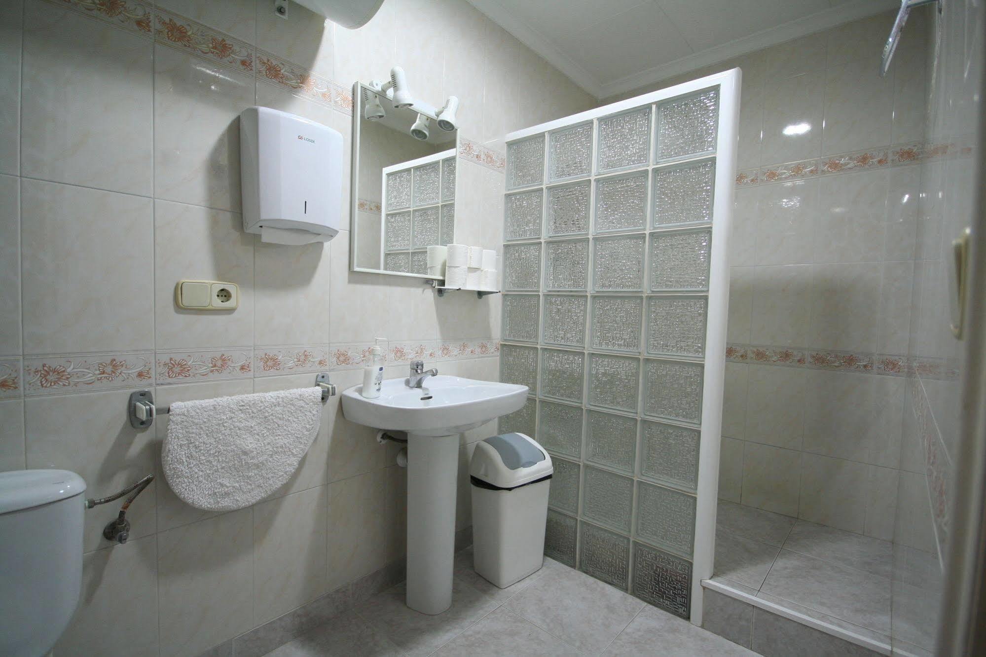 Hostal Juventus Portbou Εξωτερικό φωτογραφία