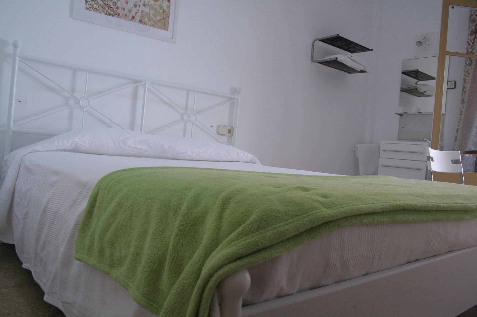 Hostal Juventus Portbou Εξωτερικό φωτογραφία