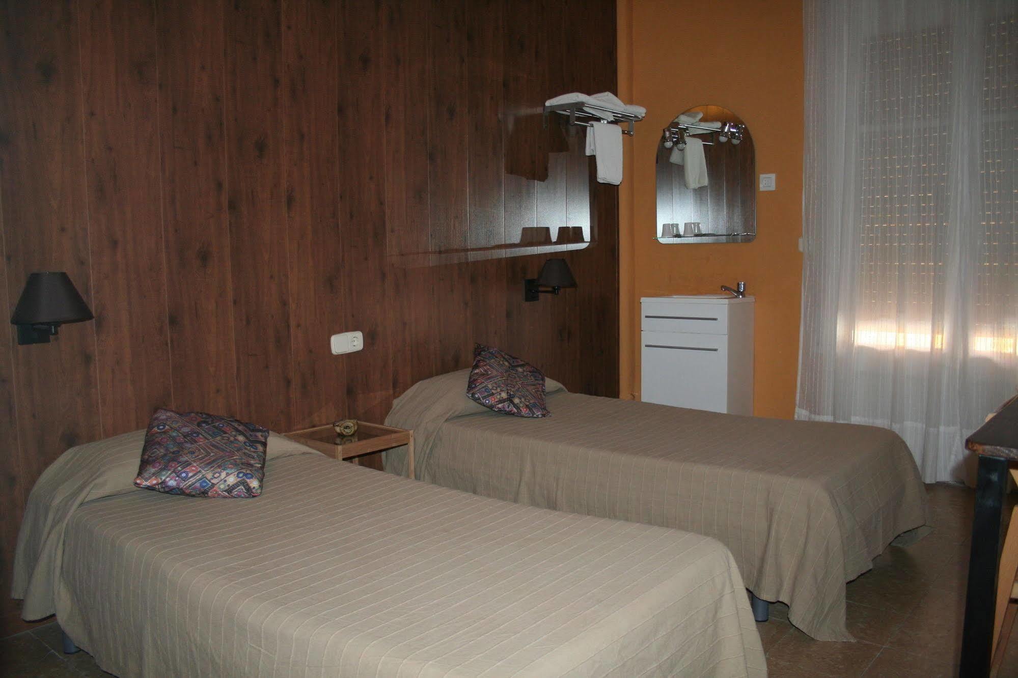 Hostal Juventus Portbou Εξωτερικό φωτογραφία