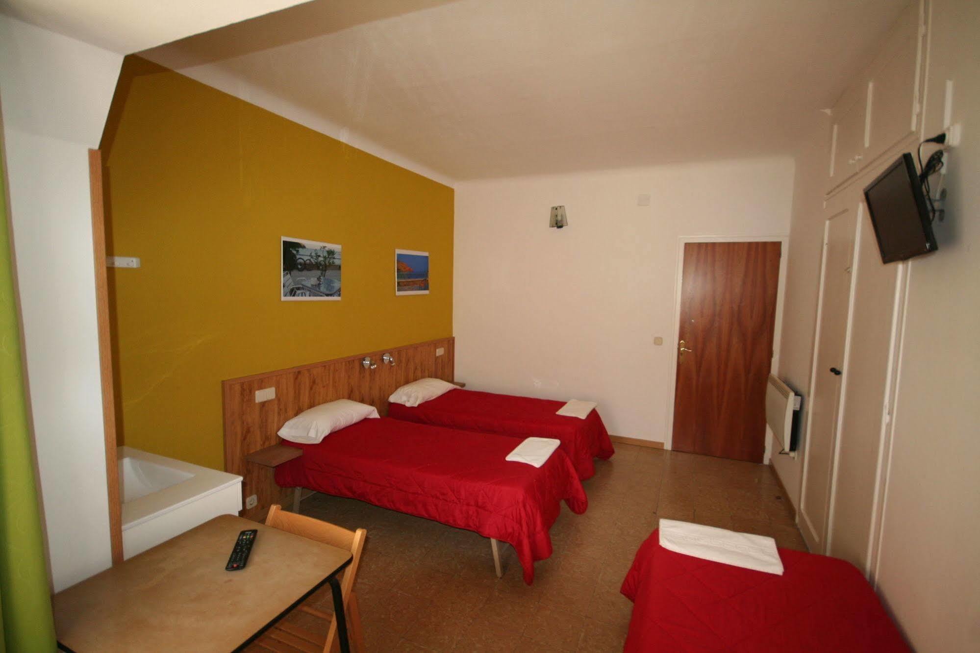 Hostal Juventus Portbou Εξωτερικό φωτογραφία