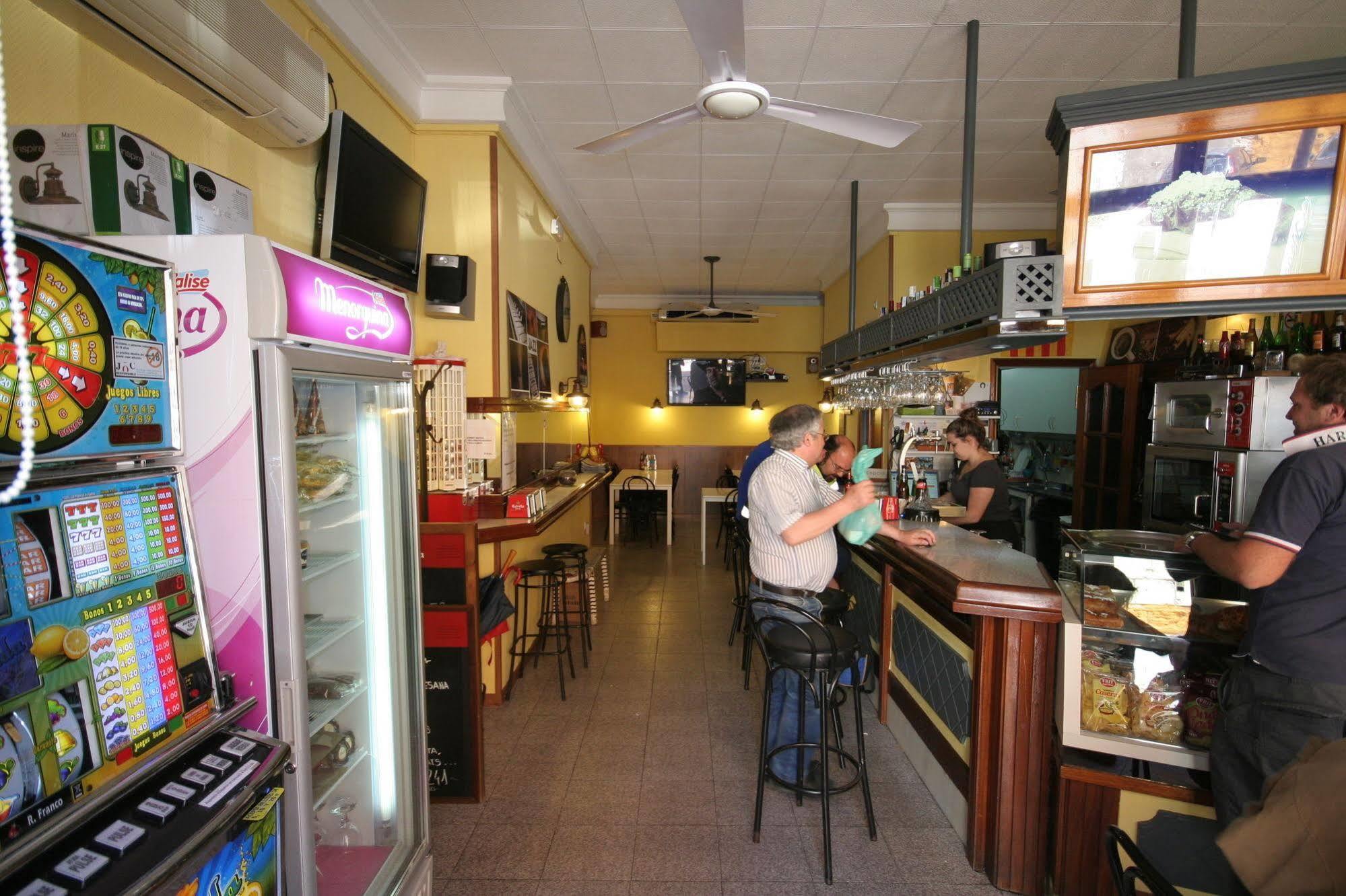 Hostal Juventus Portbou Εξωτερικό φωτογραφία