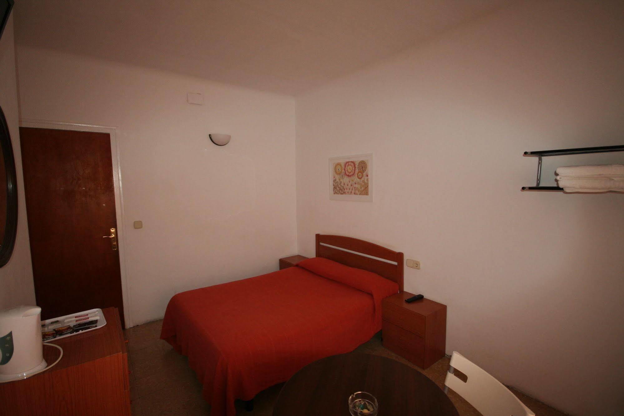 Hostal Juventus Portbou Εξωτερικό φωτογραφία